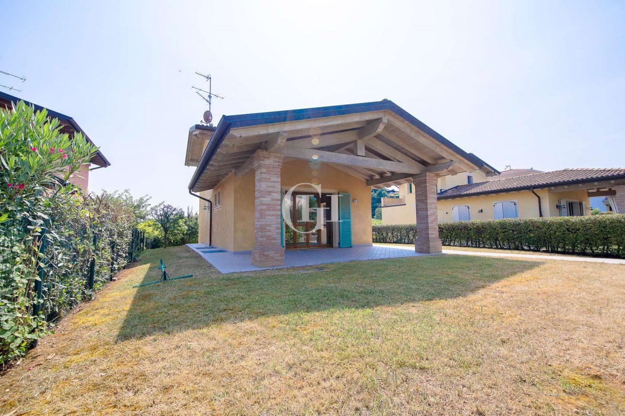 Вилла у озера Гарда, Италия, 250 м2 - фото 1