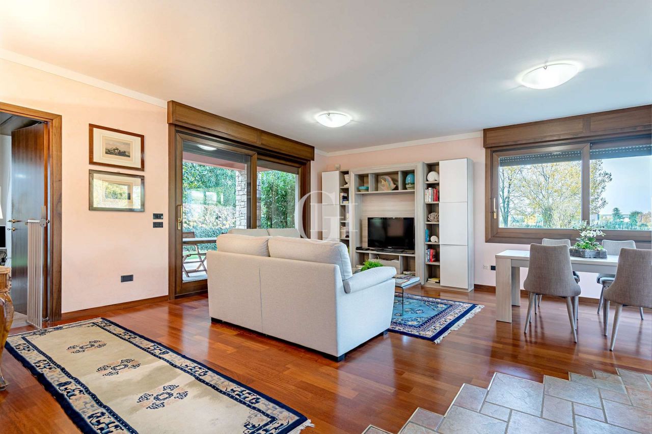 Вилла у озера Гарда, Италия, 220 м2 - фото 1