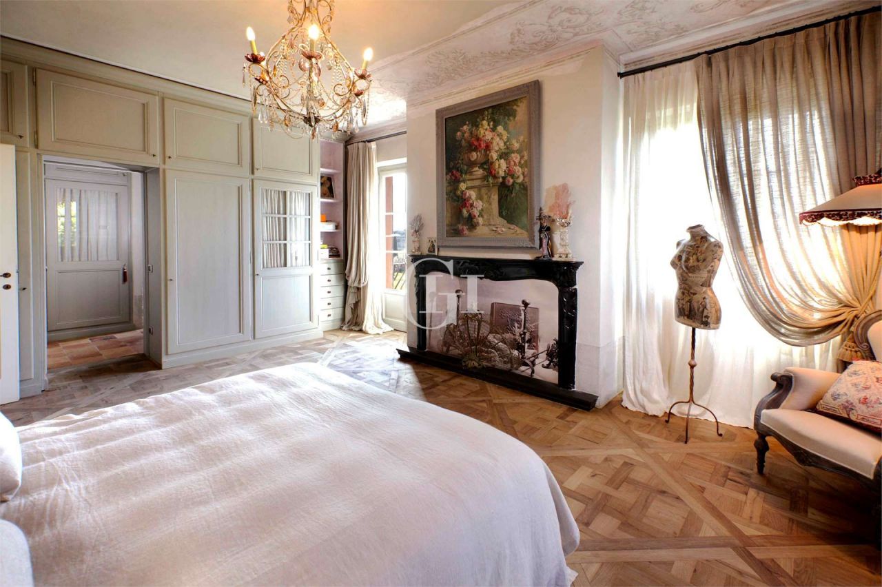 Особняк у озера Гарда, Италия, 700 м2 - фото 2