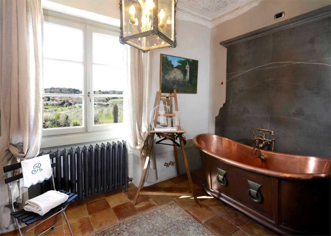 Особняк у озера Гарда, Италия, 700 м2 - фото 6