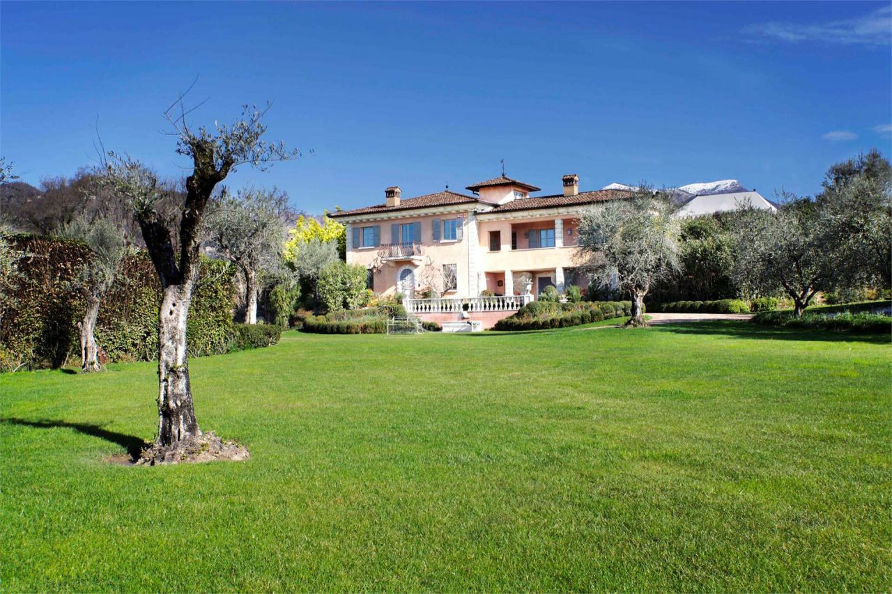 Особняк у озера Гарда, Италия, 700 м2 - фото 8