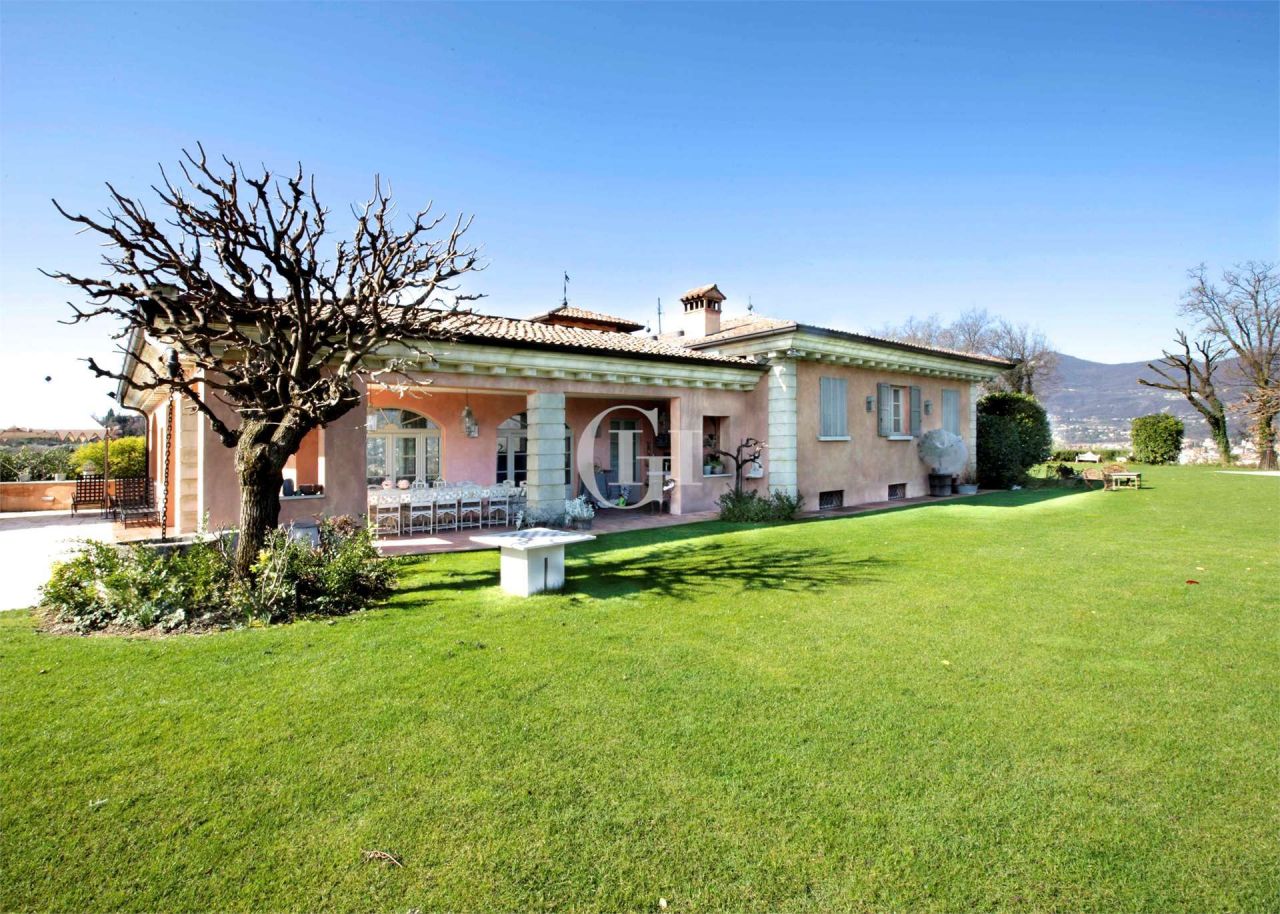 Особняк у озера Гарда, Италия, 700 м2 - фото 10