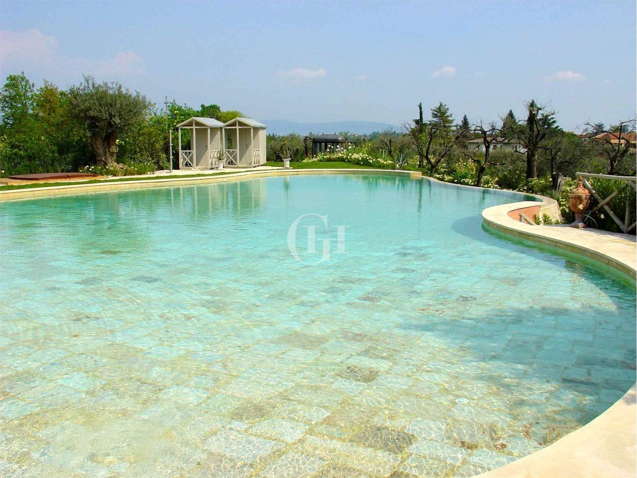 Особняк у озера Гарда, Италия, 700 м2 - фото 12