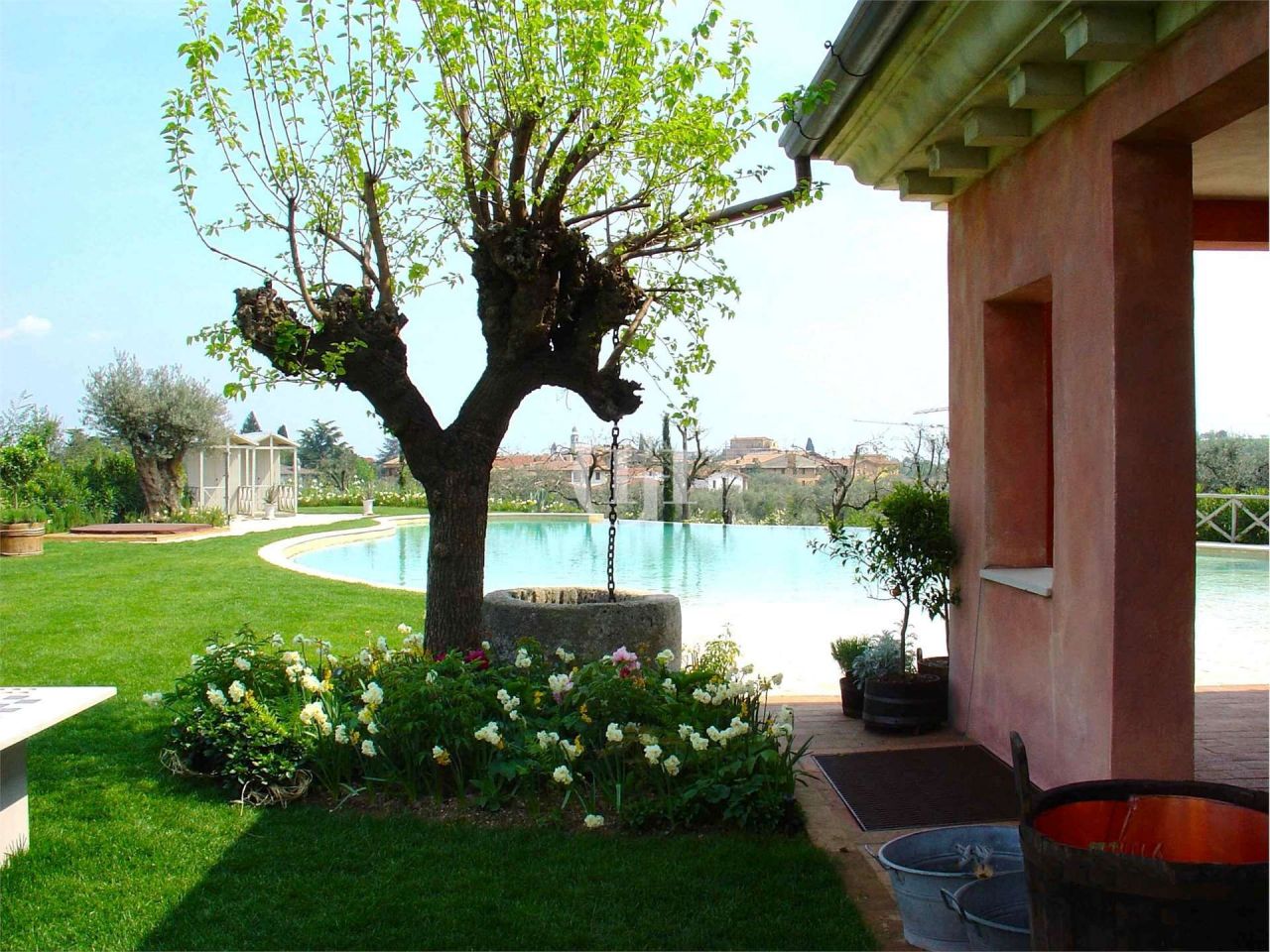 Особняк у озера Гарда, Италия, 700 м2 - фото 13