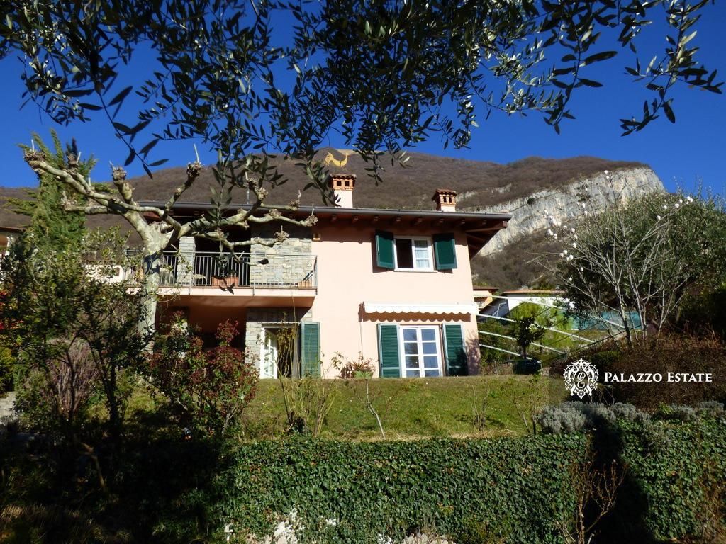 Вилла у озера Комо, Италия, 260 м2 - фото 2