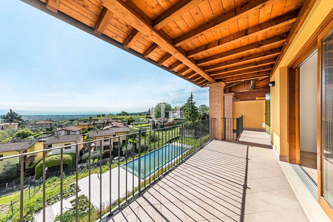 Квартира у озера Гарда, Италия, 90 м2 - фото 1