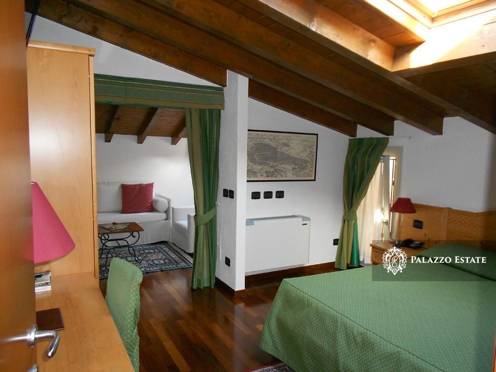 Отель, гостиница у озера Комо, Италия, 470 м2 - фото 8