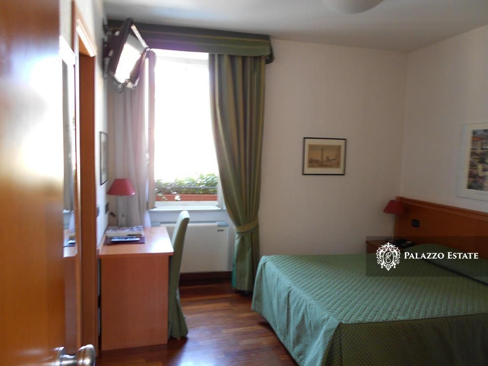 Отель, гостиница у озера Комо, Италия, 470 м2 - фото 9