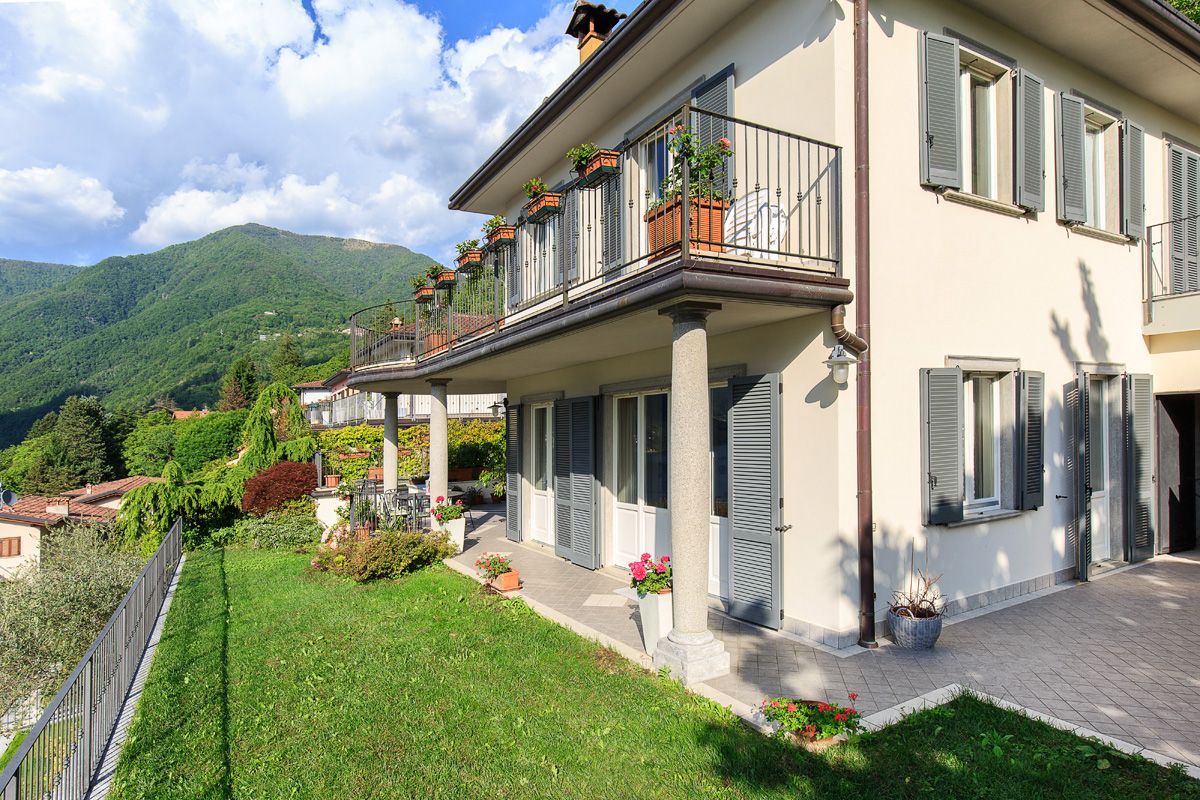 Вилла у озера Комо, Италия, 380 м2 - фото 1