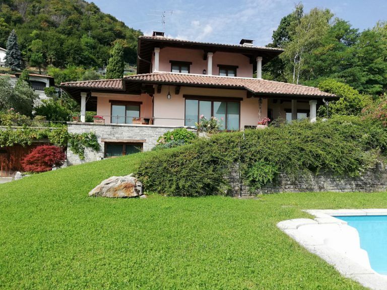 Вилла у озера Комо, Италия, 250 м2 - фото 1