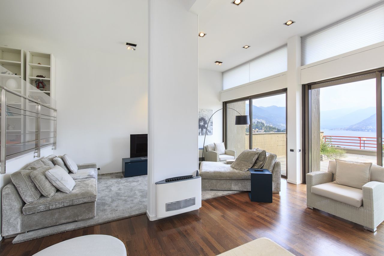 Таунхаус у озера Комо, Италия, 280 м2 - фото 1