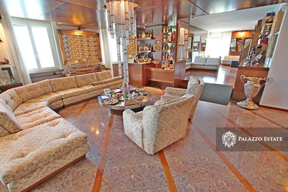 Апартаменты у озера Комо, Италия, 385 м2 - фото 3