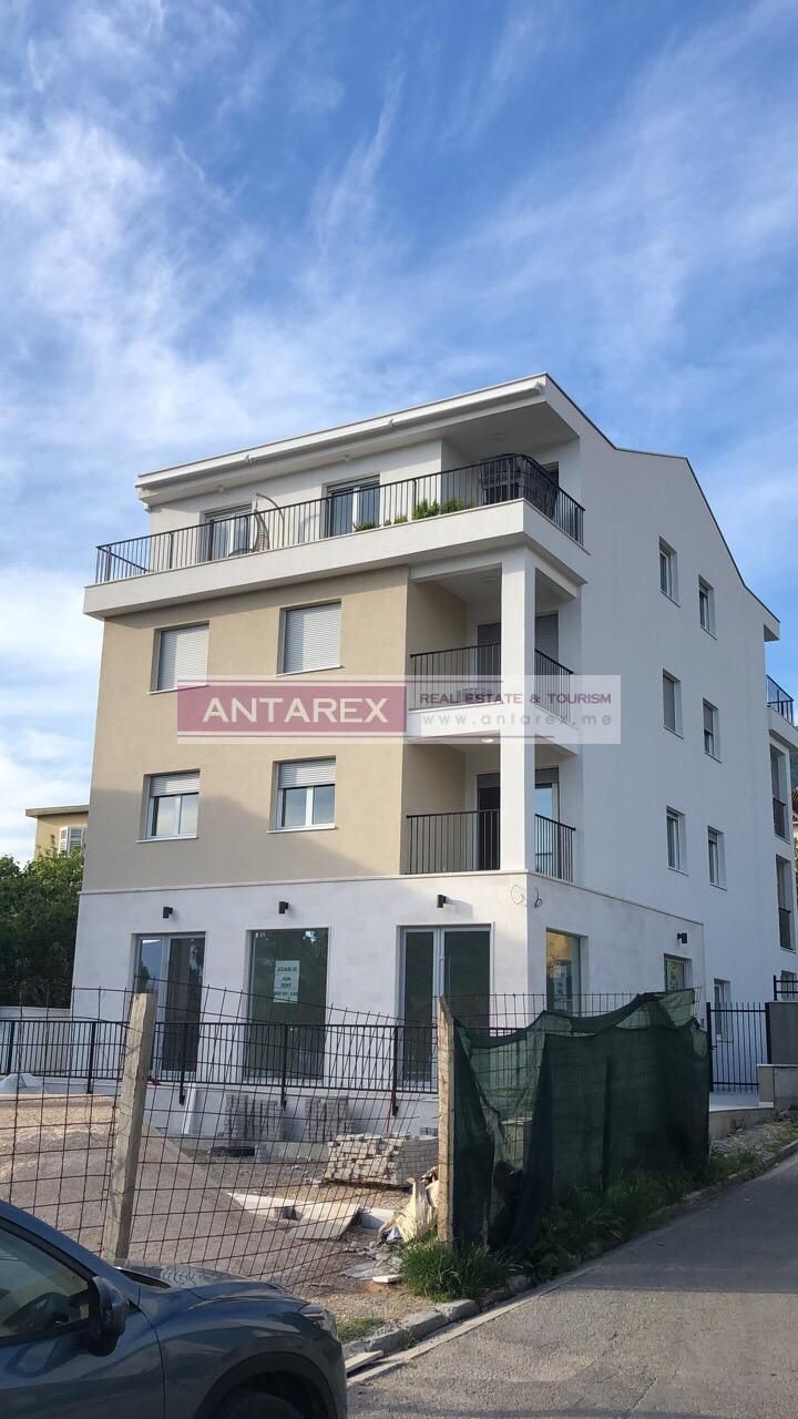 Апартаменты в Тивате, Черногория, 60 м2 - фото 1