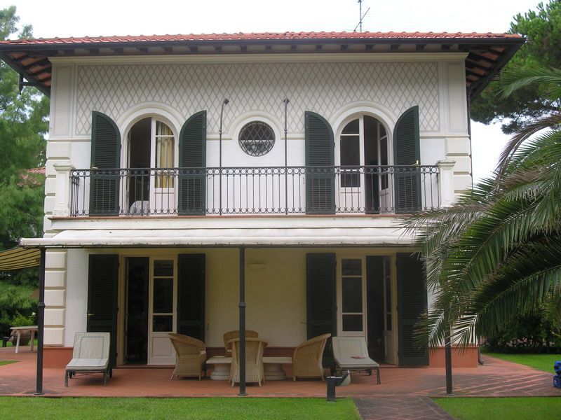 Вилла в Форте деи Марми, Италия, 220 м2 - фото 1