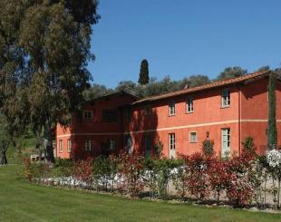 Отель, гостиница за 2 000 000 евро в Массарозе, Италия