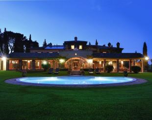 Villa for 3 500 000 euro in Castiglione del Lago, Italy