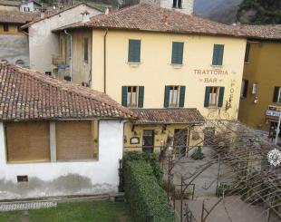 Отель, гостиница за 590 000 евро в Эрбе, Италия