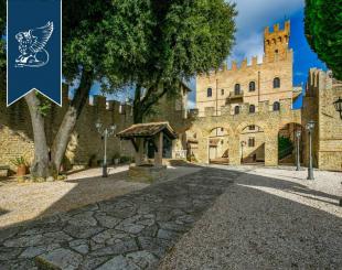 Замок в Урбино, Италия (цена по запросу)