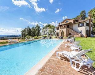 Дом за 1 970 000 евро в Кьюси, Италия