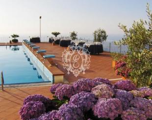 Отель, гостиница за 3 600 000 евро в Вибо Валентии, Италия