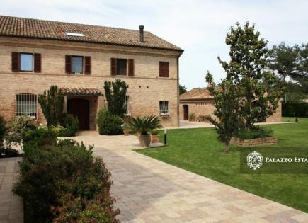 Дом за 1 250 000 евро в Сенигаллии, Италия