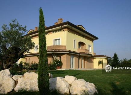 Отель, гостиница за 2 800 000 евро в Реканати, Италия