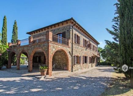 Ферма за 895 000 евро в Торрита-ди-Сьене, Италия