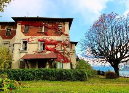 Коммерческая недвижимость за 1 450 000 евро в Чивенне, Италия