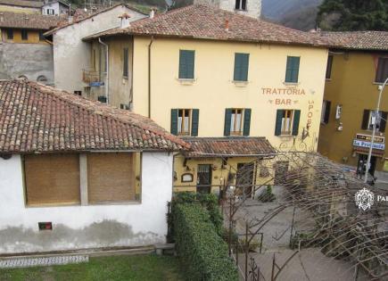 Отель, гостиница за 590 000 евро в Эрбе, Италия