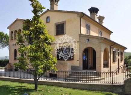 Дом за 950 000 евро в Потенца-Пичене, Италия