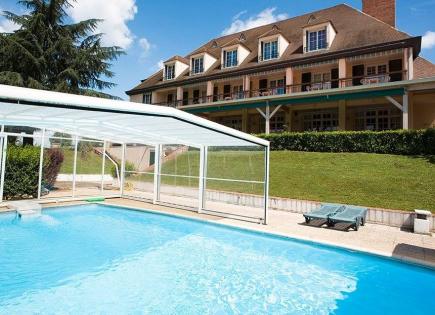 Отель, гостиница за 971 000 евро в Оверни, Франция