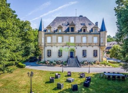 Hotel for 4 200 000 euro in Aquitaine, France
