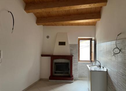 Townhouse for 28 000 euro in Penne, Italy