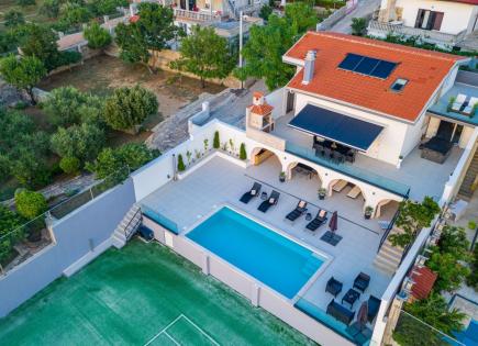 Villa for 1 750 000 euro in Novigrad, Croatia