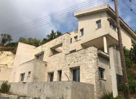 Commercial property for 330 000 euro in Paphos, Cyprus
