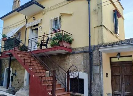 Townhouse for 70 000 euro in Loreto Aprutino, Italy