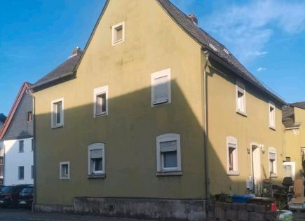 Commercial apartment building for 120 000 euro in Koblenz, Germany