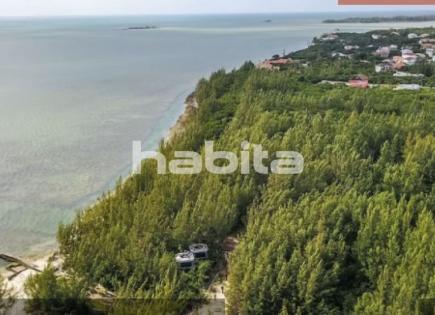Land for 35 606 875 euro on The Bahamas