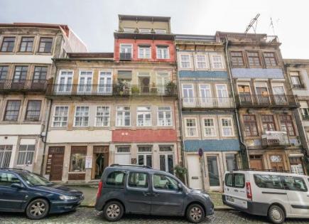 Commercial property for 1 140 000 euro in Porto, Portugal