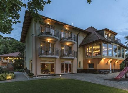 Отель, гостиница за 12 250 000 евро в Балатонвилагоше, Венгрия