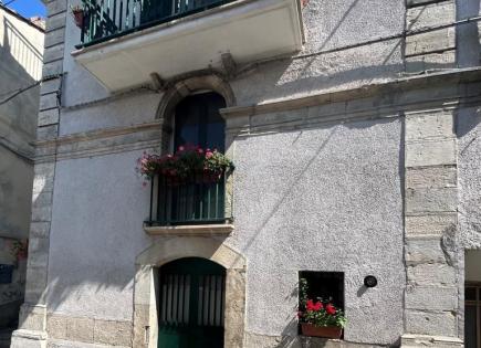 Townhouse for 55 000 euro in Campobasso, Italy