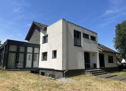 House for 590 000 euro in Emmerich am Rhein, Germany