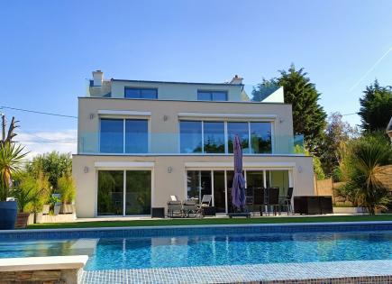 Villa for 1 400 000 euro in Bretagne, France