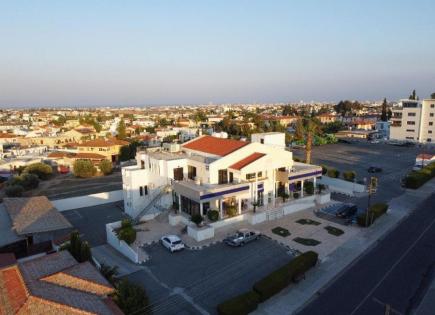 Commercial property for 1 200 000 euro in Larnaca, Cyprus