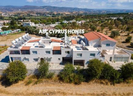 Commercial apartment building for 800 000 euro in Paphos, Cyprus
