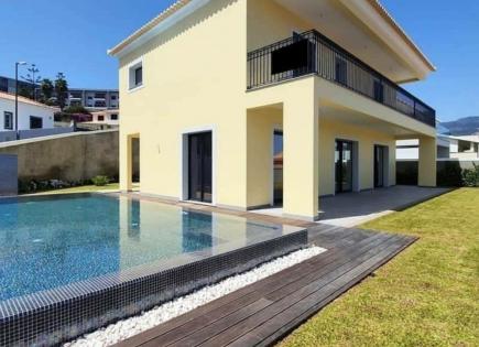Villa for 2 100 000 euro in Funchal, Portugal