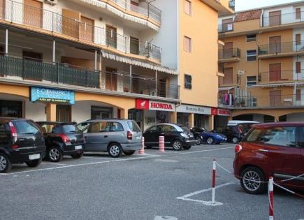 Shop for 65 000 euro in Scalea, Italy