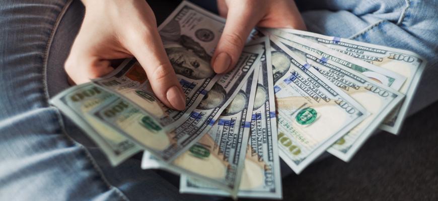 Из Казахстана запретили вывозить наличную иностранную валюту на сумму более $10 000