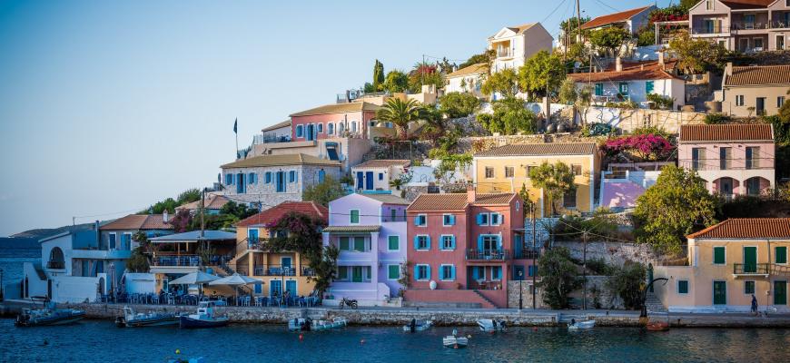 Иностранцы раскупают недвижимость в Греции