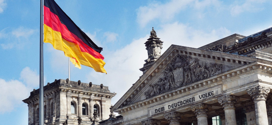 Парламент Германии принял закон о «возможном праве на жительство»